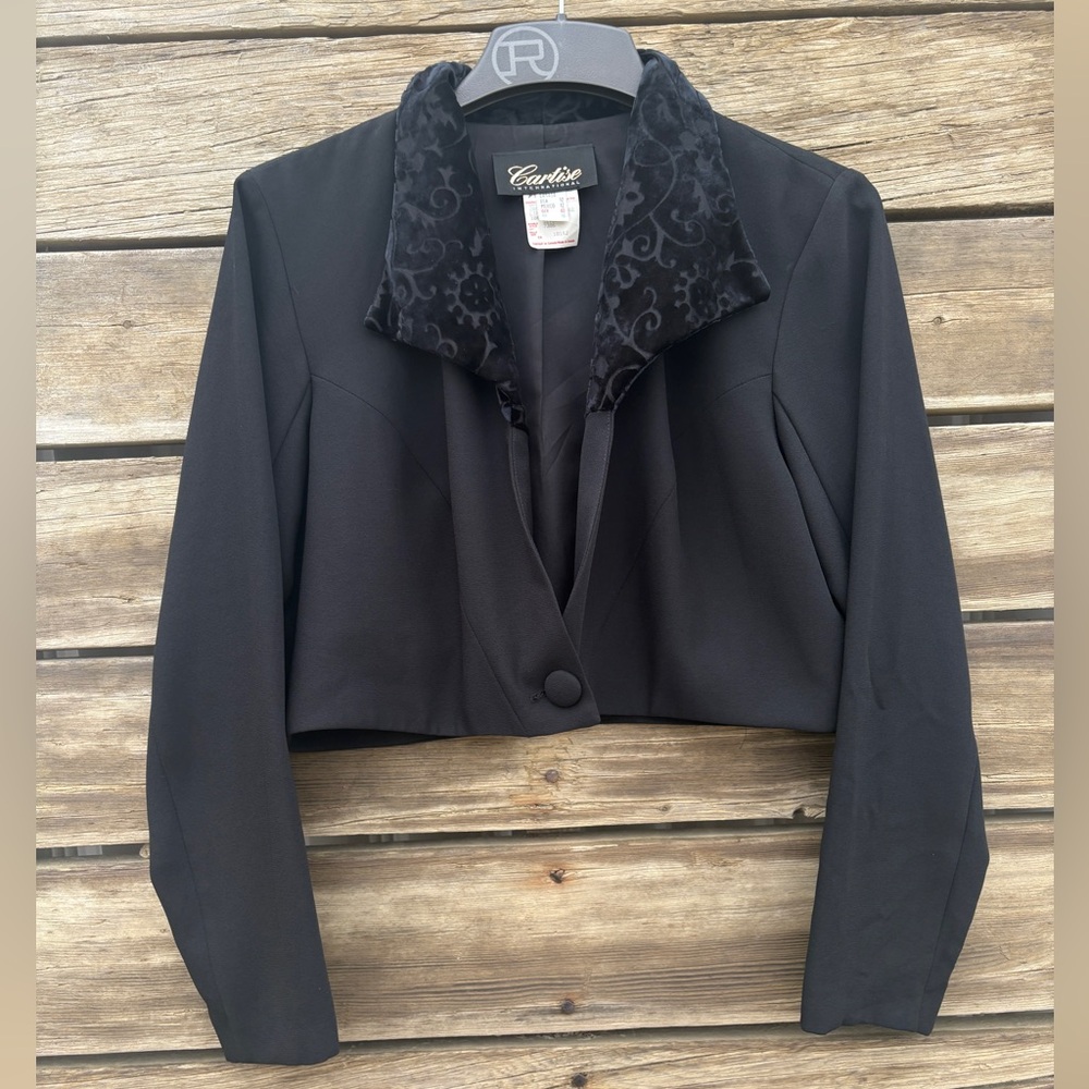 Cartise international black cropped bolero
